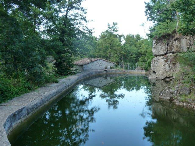 Bassin et toit du moulin